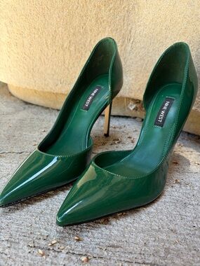Nine West Green pump